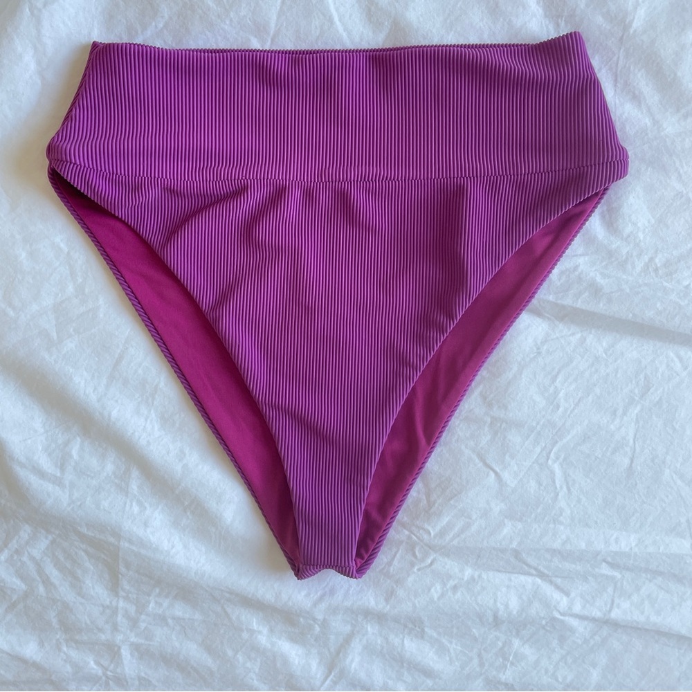 NWOT Beach Riot Highway bottom M 💜